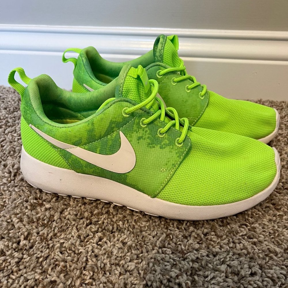 Nike Women's Roshe One Running Sneaker